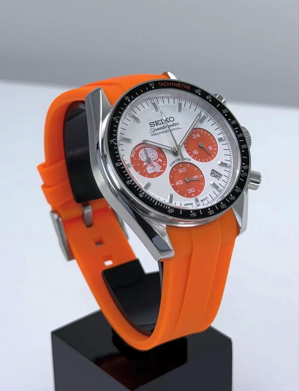 Custom S. Mod 40mm Orange Snoopy Speedmaster on Rubber Strap (Quartz Chronograph) — image 3