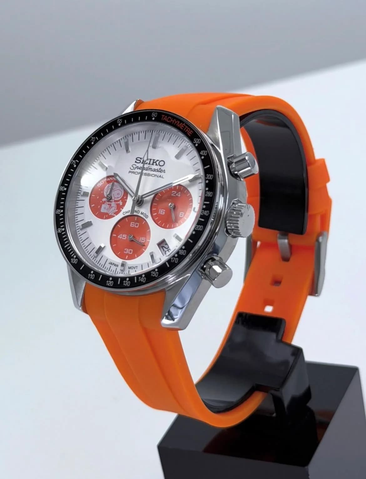 Custom S. Mod 40mm Orange Snoopy Speedmaster on Rubber Strap (Quartz Chronograph) — image 4