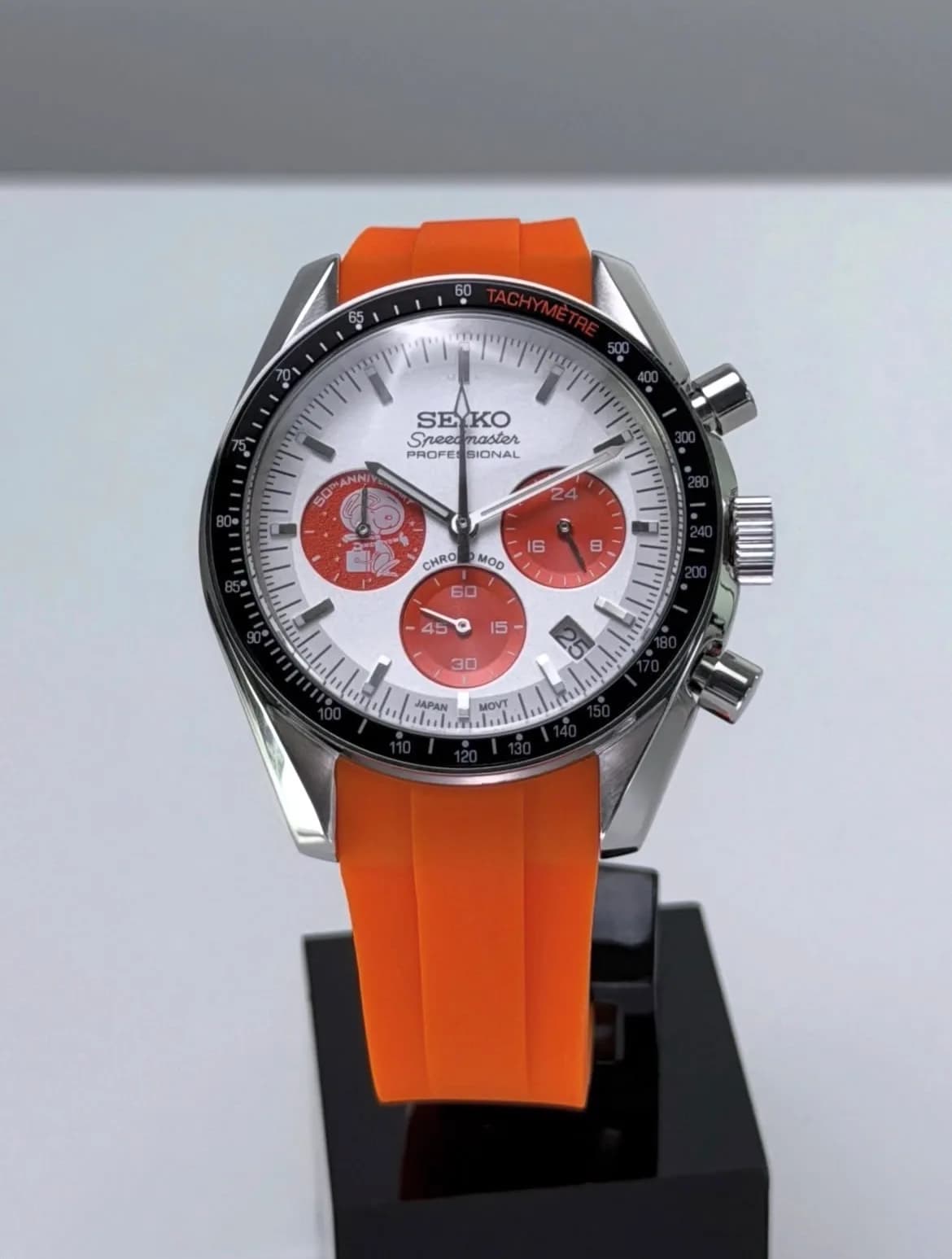 Custom S. Mod 40mm Orange Snoopy Speedmaster on Rubber Strap (Quartz Chronograph) — image 5