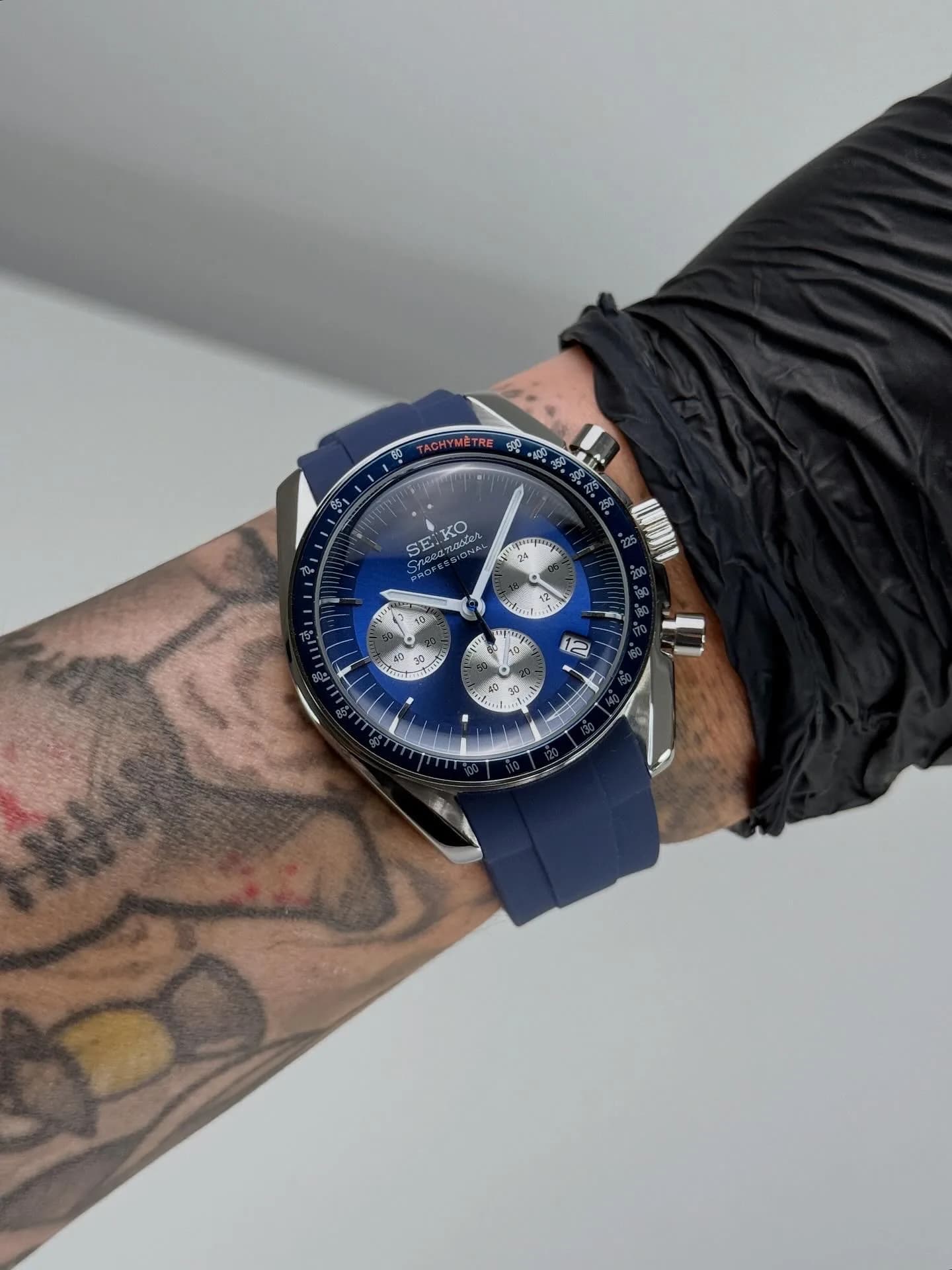 Custom S. Mod 40mm Reverse Blue Panda Speedy on Rubber Strap (Quartz Chronograph) — image 1