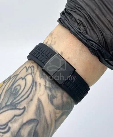 Custom S. Mod 42mm Full Black Aquanaut w/ Yellow Seconds & Date — image 5