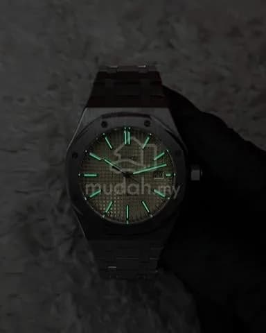 Custom S. Mod 42mm Gold Dial Silver AP — image 2