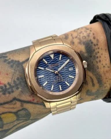 Custom S. Mod Fluted Blue DJ Rose Gold Nautilus on Bracelet 40mm — image 1