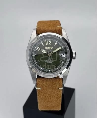 Custom S. Mod 36mm Olive Alpinist Explorer (acrylic glass, suede leather) — image 4