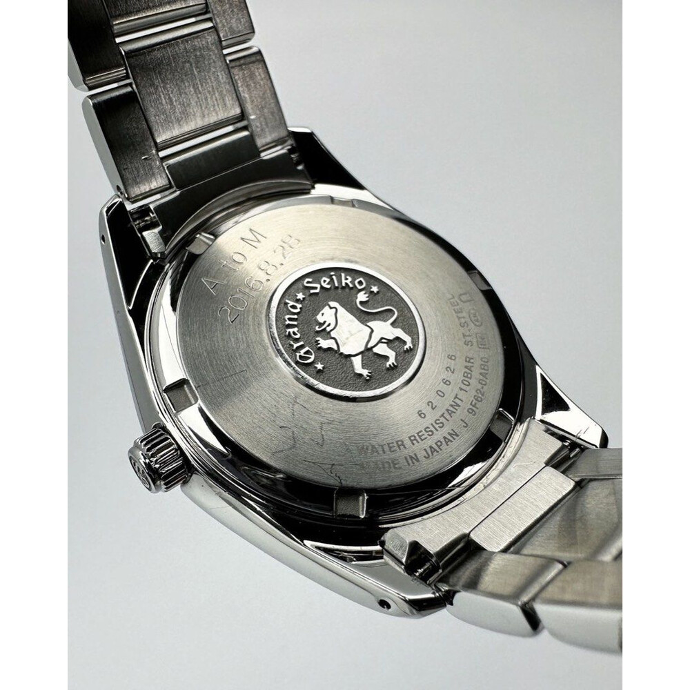 SOLD!!) 37mm • Grand Seiko SBGX059 9F62 Quartz Full Set E&S Watches